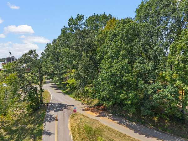 17.3 Acres of Recreational Land for Sale in Clarksville, Tennessee