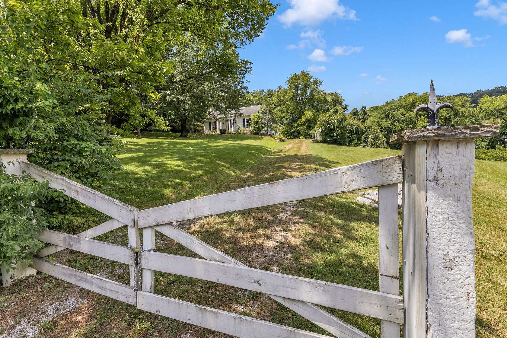 2 Acres of Residential Land with Home for Sale in Franklin, Tennessee