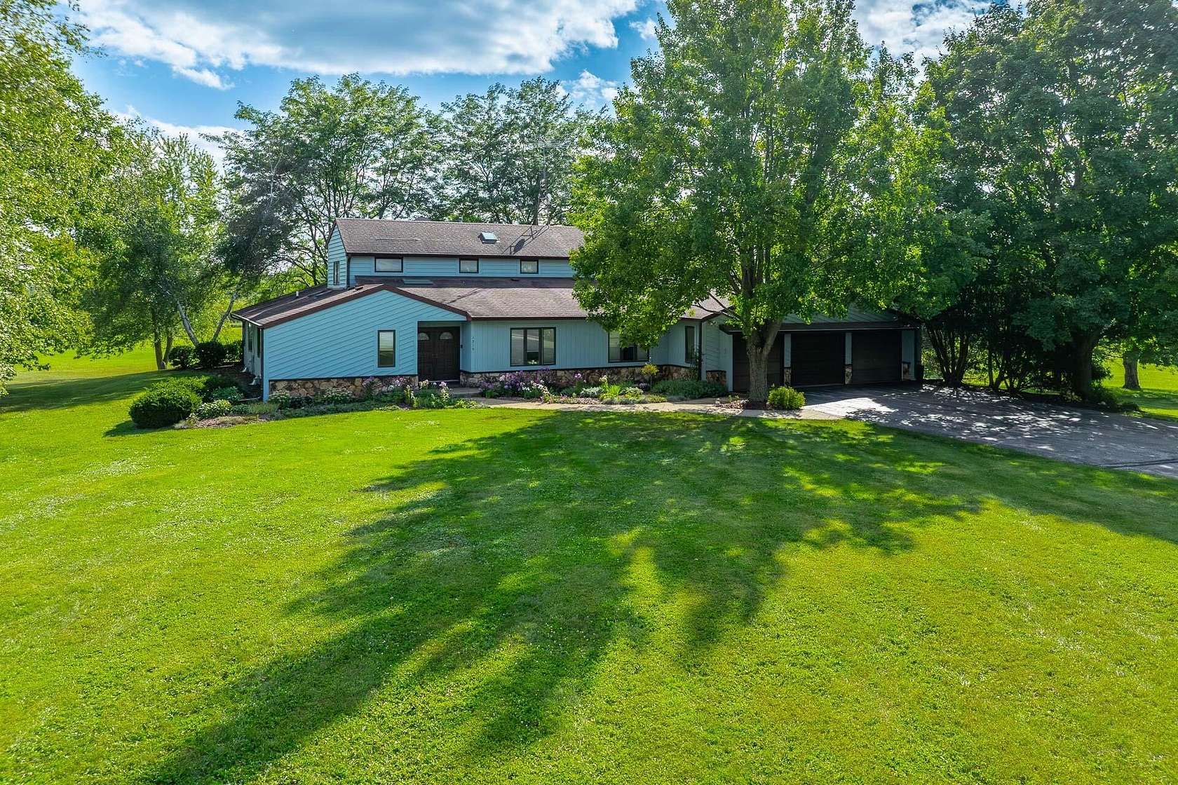 4.3 Acres of Residential Land with Home for Sale in Lake Geneva, Wisconsin