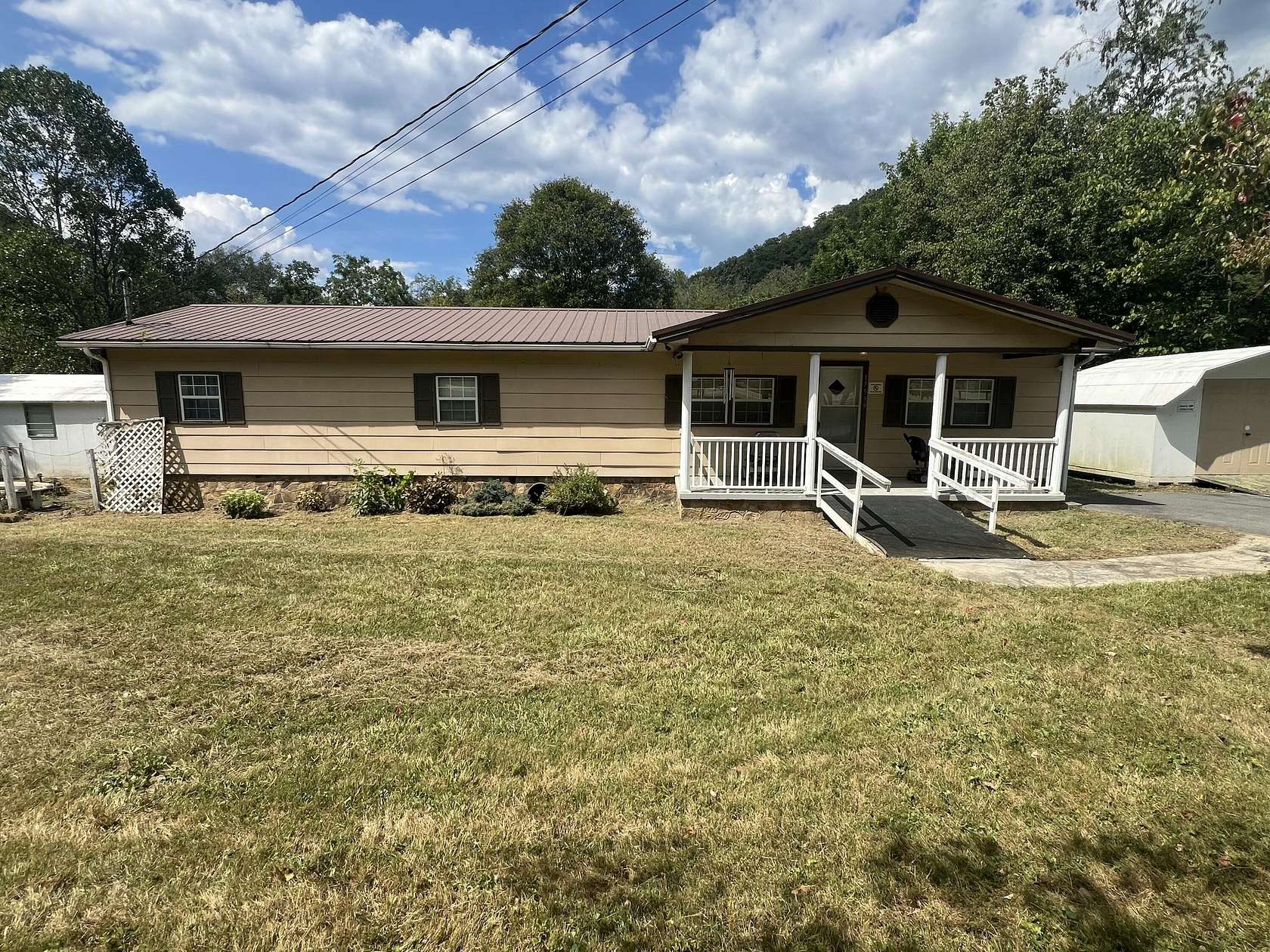 2.47 Acres of Residential Land with Home for Sale in Big Creek, Kentucky