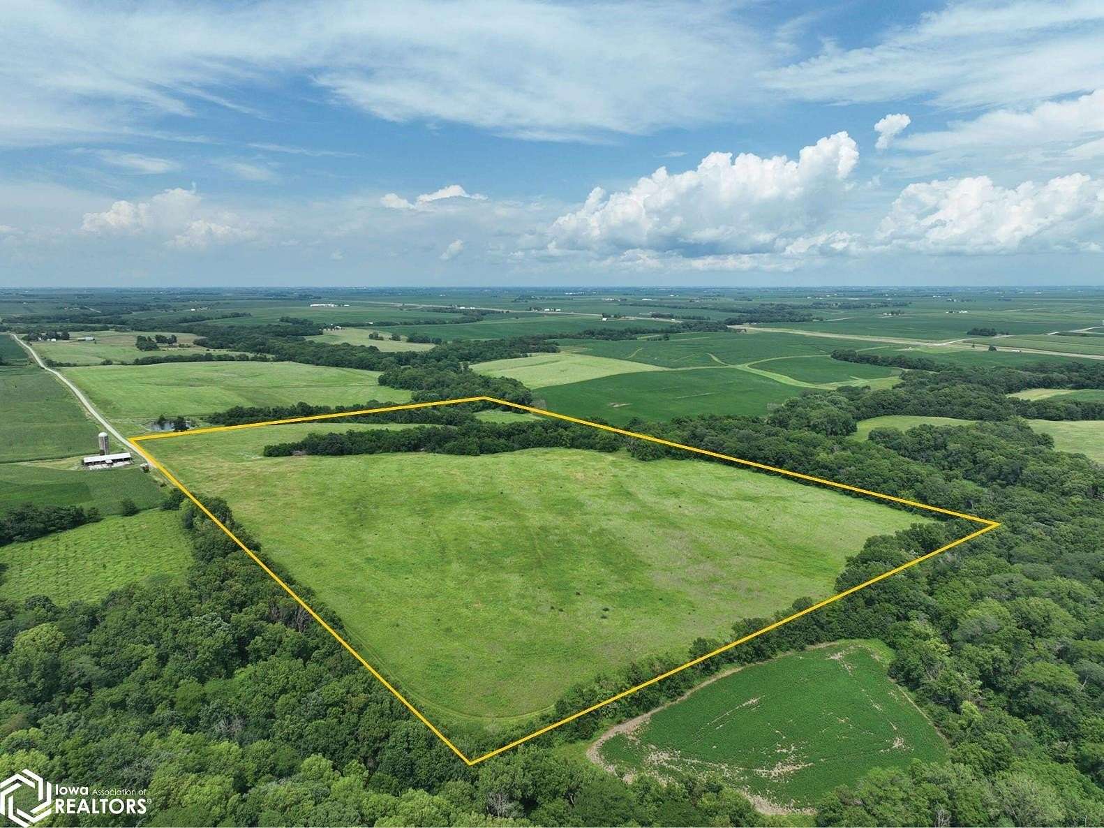 60.8 Acres of Agricultural Land for Sale in Mount Pleasant, Iowa