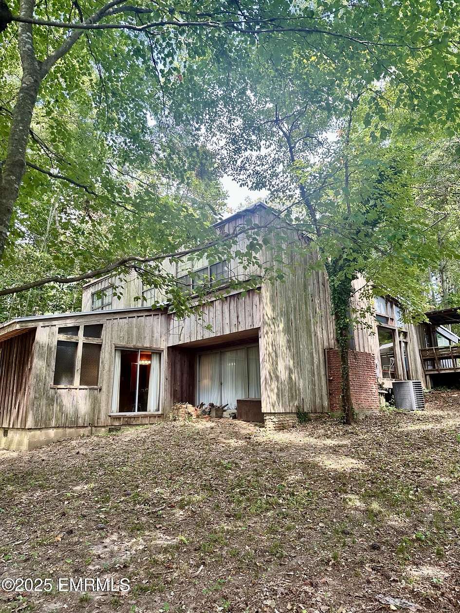 1.8 Acres of Residential Land with Home for Sale in Meridian, Mississippi