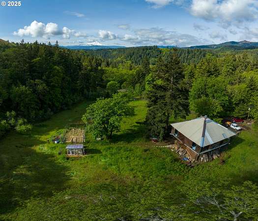 3.54 Acres of Residential Land with Home for Sale in White Salmon, Washington