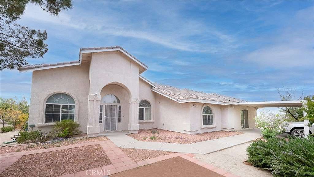 2 Acres of Residential Land with Home for Sale in Piñon Hills, California