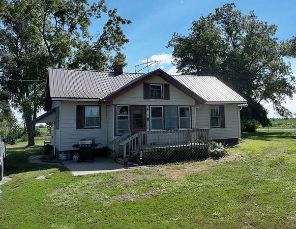 18.2 Acres of Land with Home for Sale in Chariton, Iowa