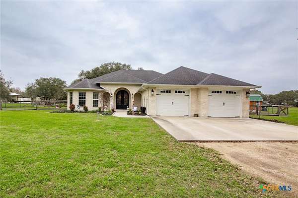 3.6 Acres of Residential Land with Home for Sale in Inez, Texas