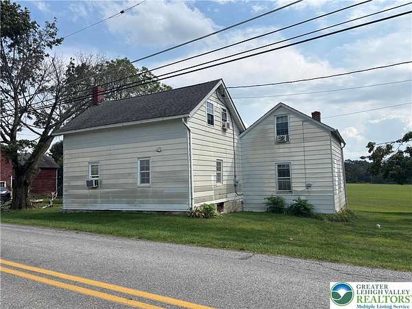 2 Acres of Residential Land with Home for Lease in Pen Argyl, Pennsylvania