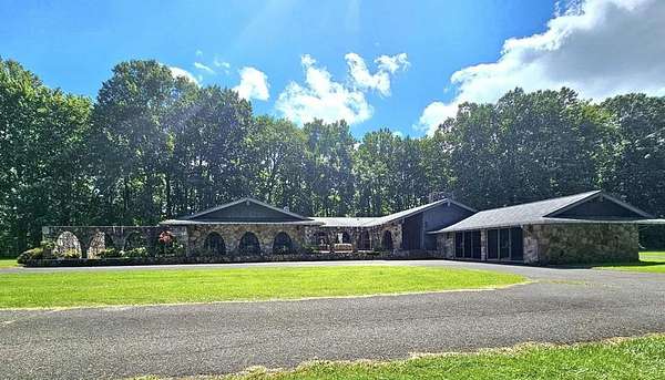 12.8 Acres of Land with Home for Sale in Tazewell, Virginia