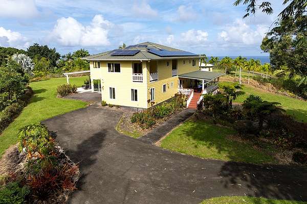 25.6 Acres of Land with Home for Sale in Pepeekeo, Hawaii