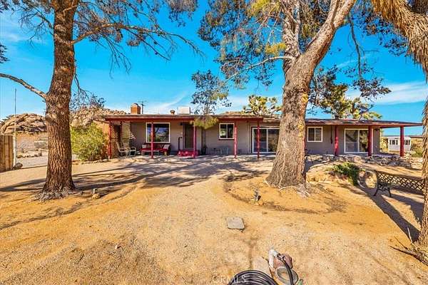 2.5 Acres of Residential Land with Home for Sale in Joshua Tree, California