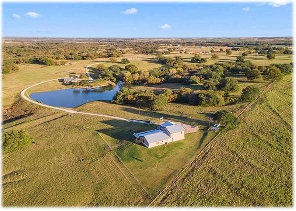 140 Acres of Improved Land for Sale in Lott, Texas