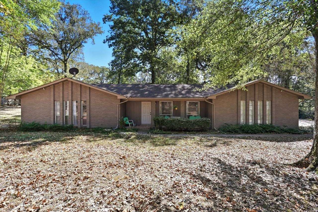 1.5 Acres of Residential Land with Home for Sale in Kosciusko, Mississippi