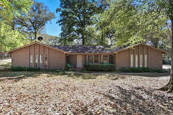 1.5 Acres of Residential Land with Home for Sale in Kosciusko, Mississippi