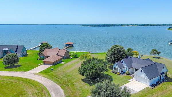 0.69 Acres of Residential Land for Sale in Corsicana, Texas