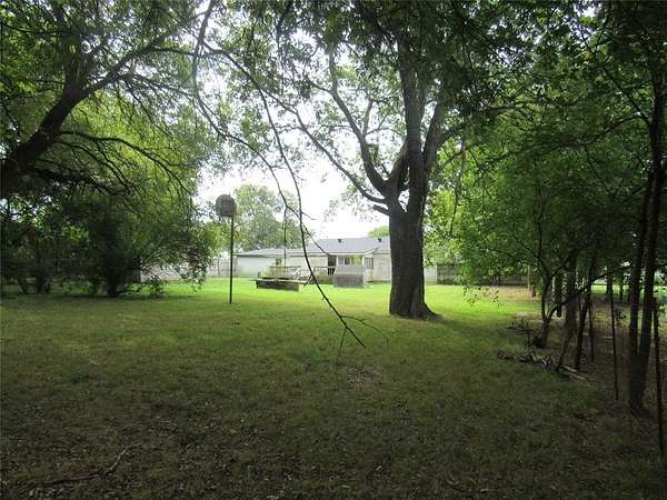 4 Acres of Residential Land with Home for Sale in Gordonville, Texas