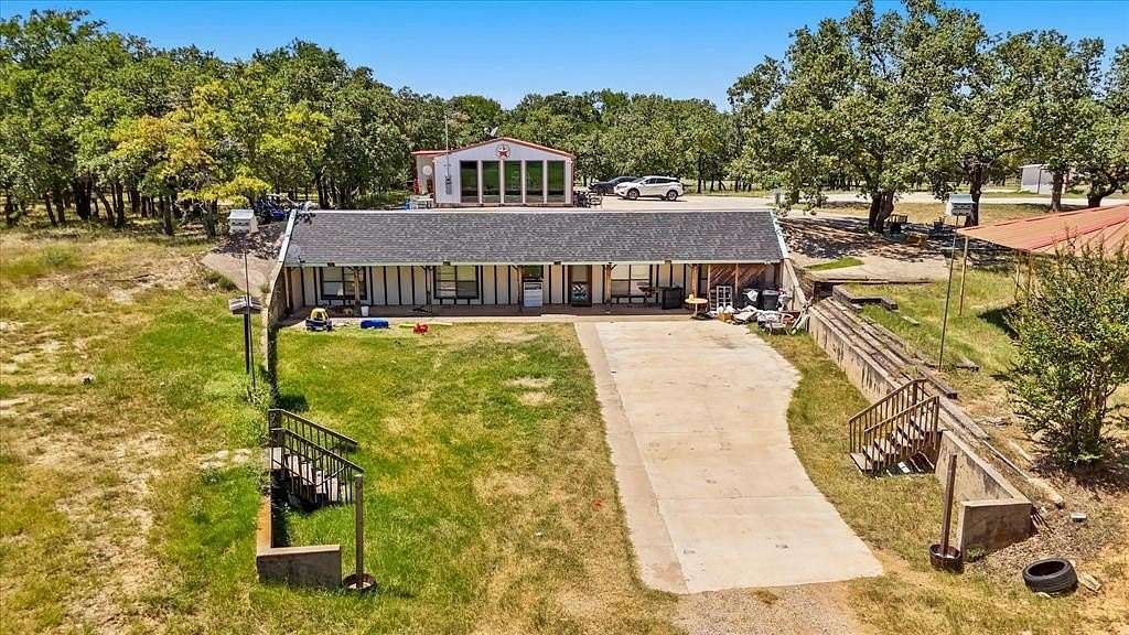 33.8 Acres of Land with Home for Sale in Boyd, Texas