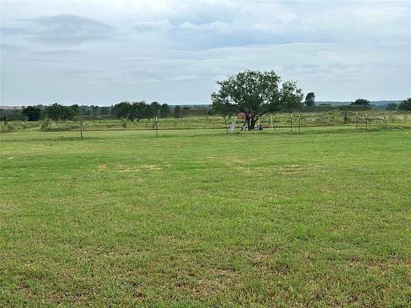 3.19 Acres of Land for Sale in Granbury, Texas