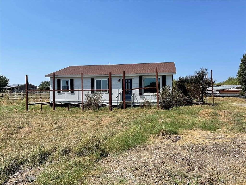 2.2 Acres of Residential Land with Home for Lease in Royse City, Texas