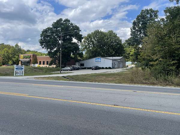 2.66 Acres of Improved Commercial Land for Sale in Columbia, Tennessee