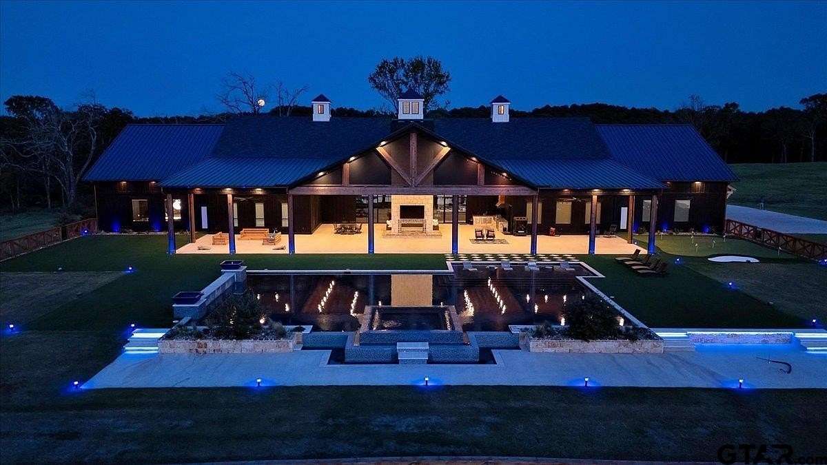 333 Acres of Recreational Land with Home for Sale in Lindale, Texas