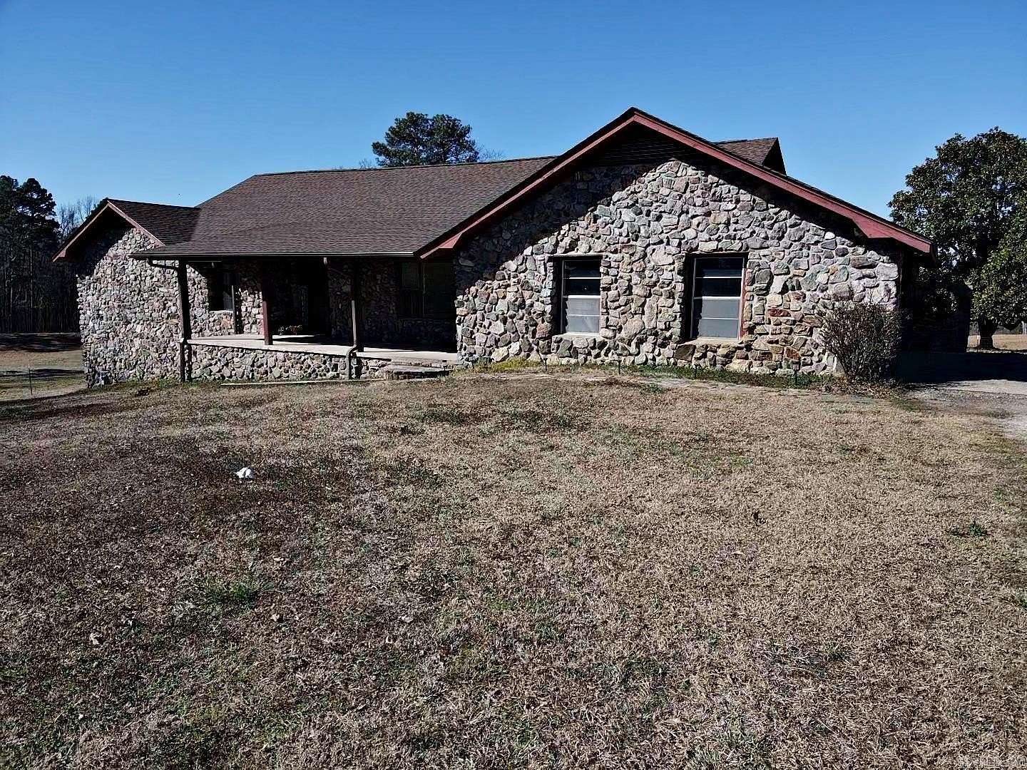 4 Acres of Residential Land with Home for Sale in Bismarck, Arkansas