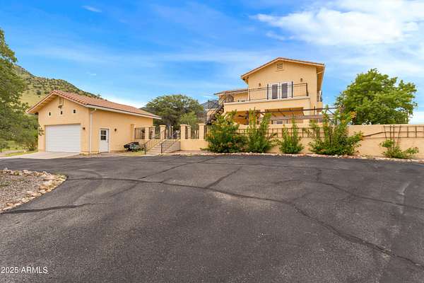 4.32 Acres of Residential Land with Home for Sale in Hereford, Arizona