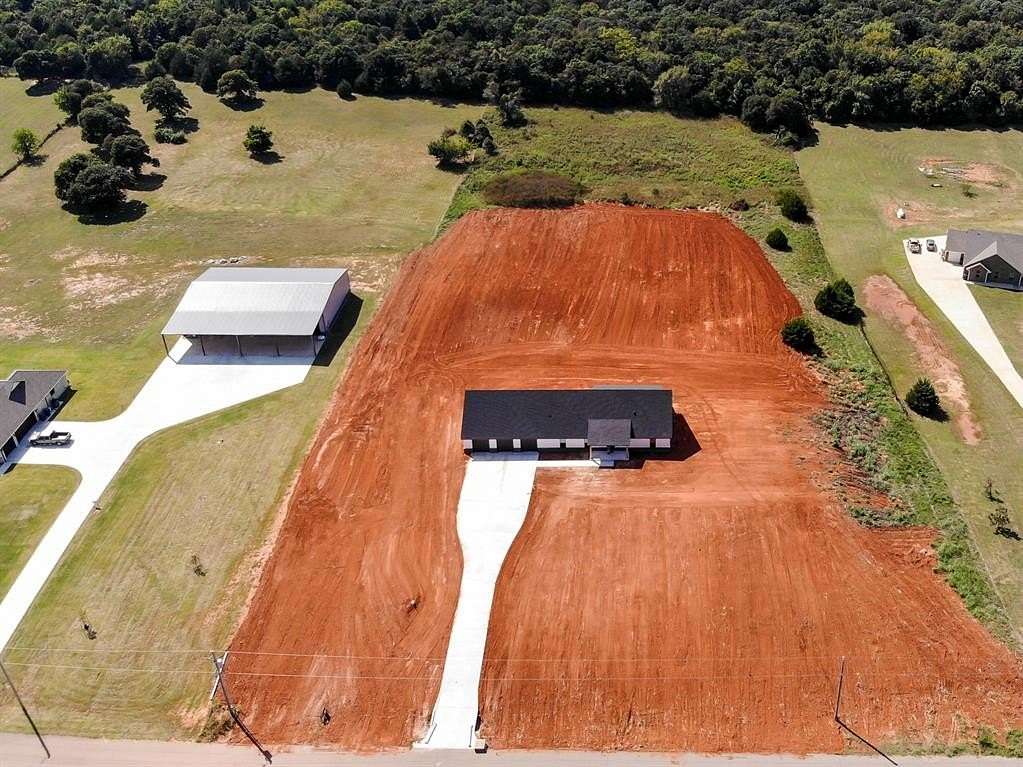 5 Acres of Residential Land with Home for Sale in Norman, Oklahoma