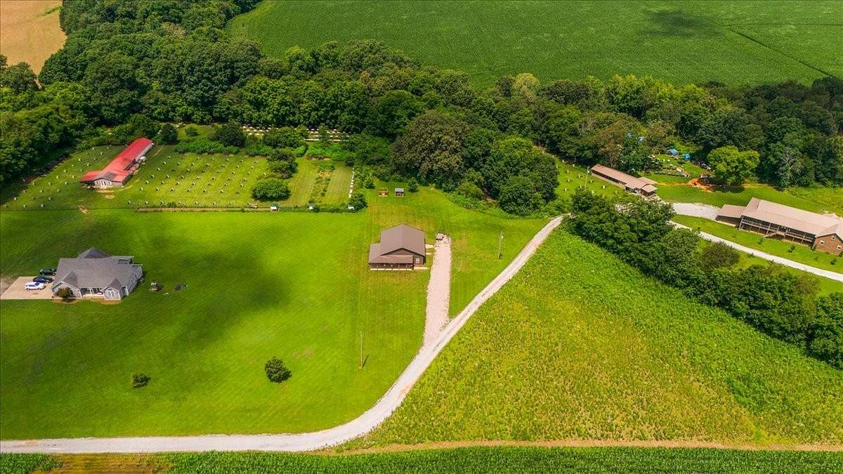 5.67 Acres of Residential Land for Sale in Lawrenceburg, Tennessee