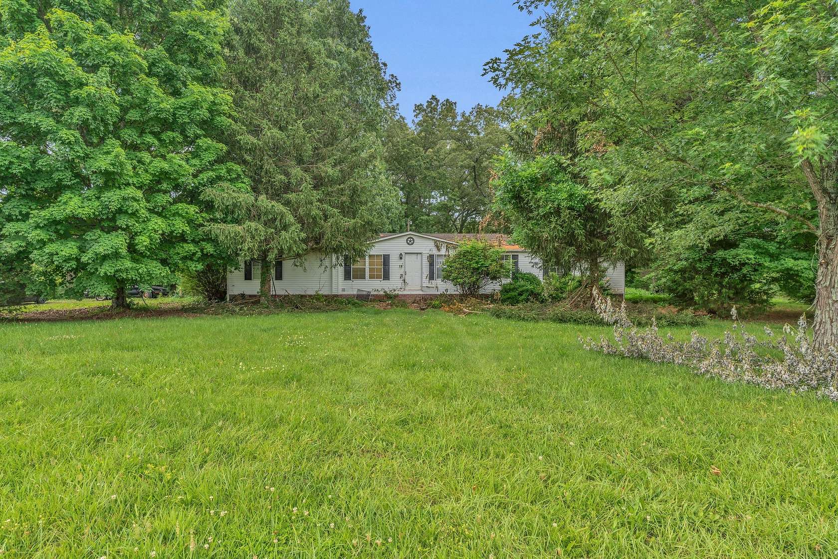 5 Acres of Residential Land with Home for Sale in Portland, Tennessee