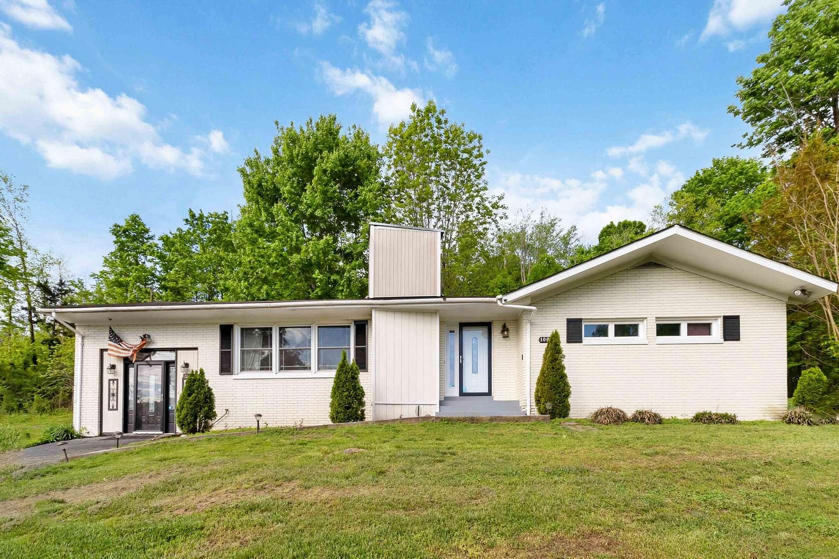 4 Acres of Residential Land with Home for Sale in Burnside, Kentucky