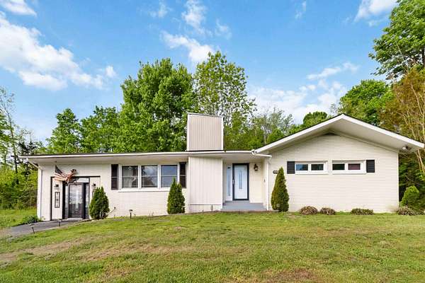 4 Acres of Residential Land with Home for Sale in Burnside, Kentucky