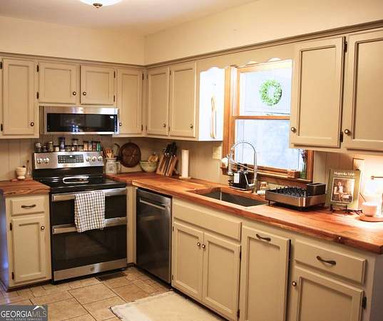 3.9 Acres of Residential Land with Home for Sale in Eufaula, Alabama