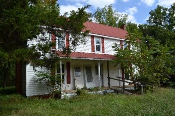 7.3 Acres of Improved Mixed-Use Land for Sale in Byrdstown, Tennessee