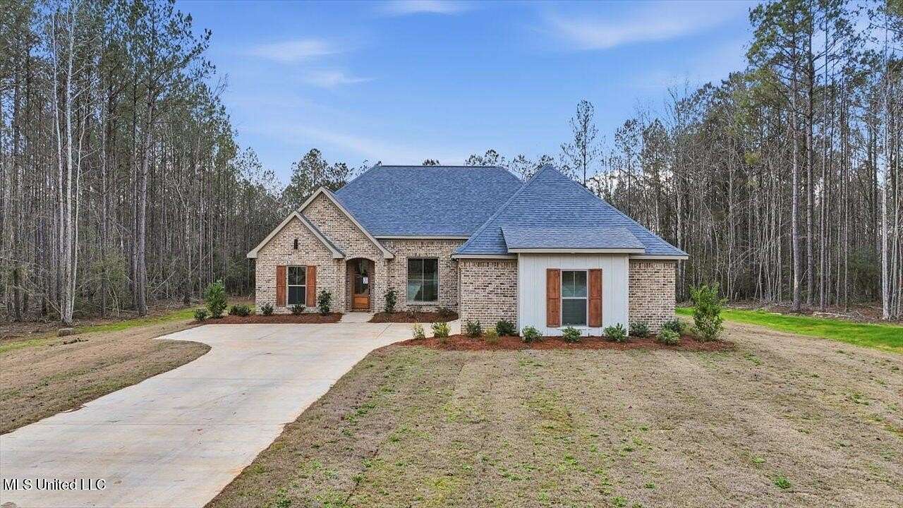 2.33 Acres of Residential Land with Home for Sale in Mendenhall, Mississippi