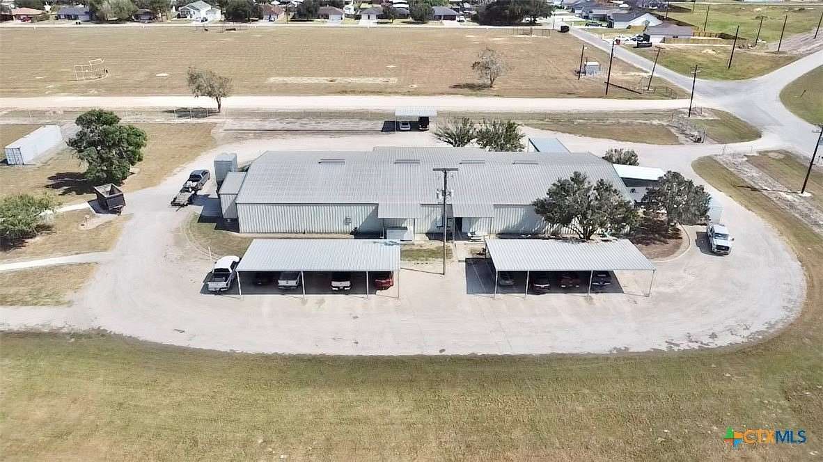 5 Acres of Improved Commercial Land for Sale in Victoria, Texas