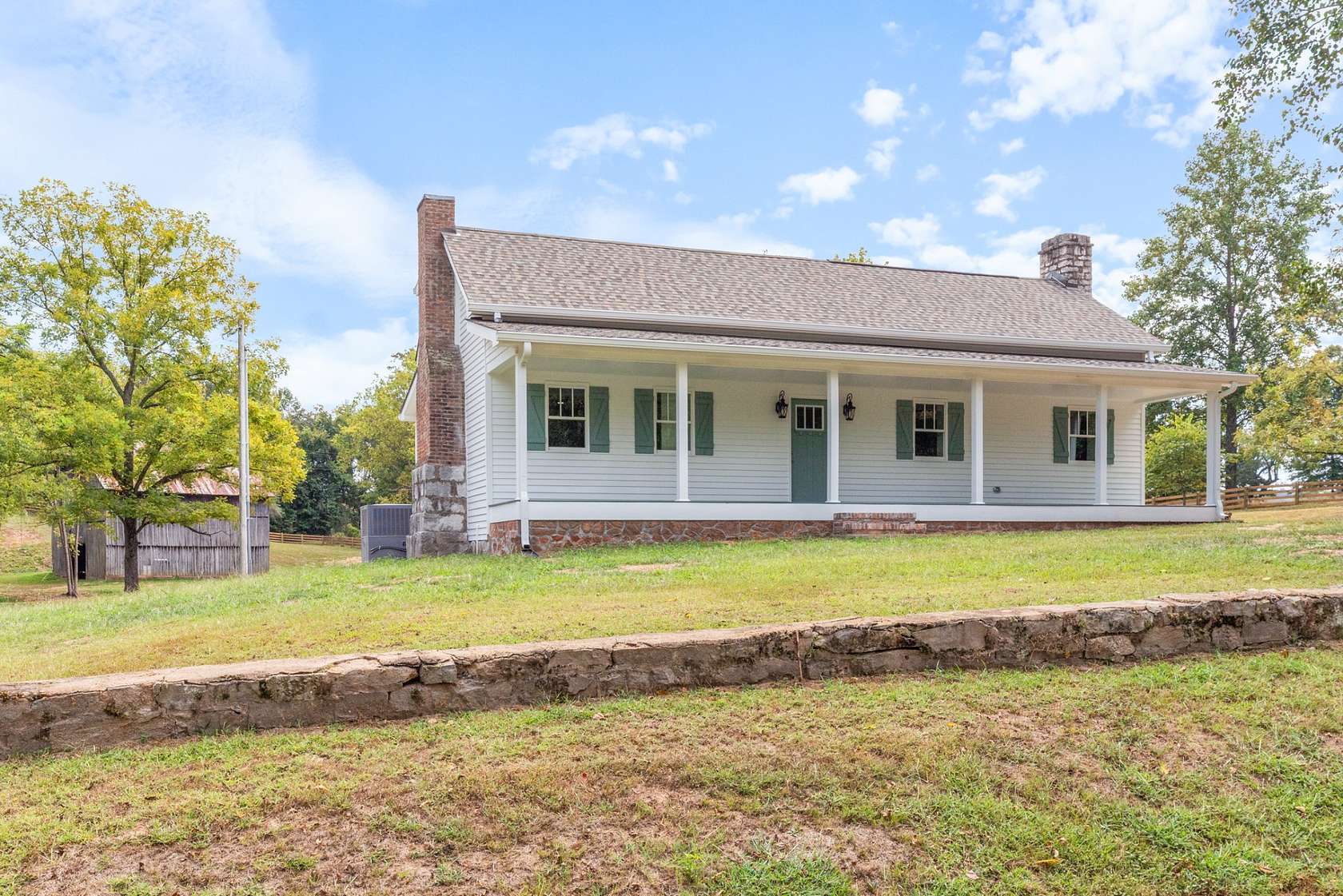 2.12 Acres of Residential Land with Home for Sale in Charlotte, Tennessee