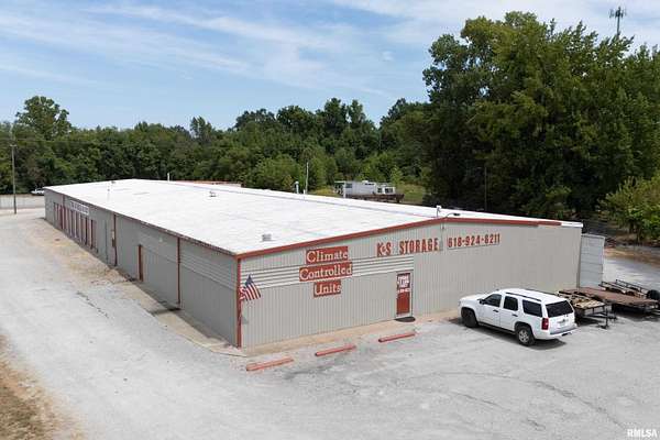 6.16 Acres of Improved Mixed-Use Land for Sale in Murphysboro, Illinois