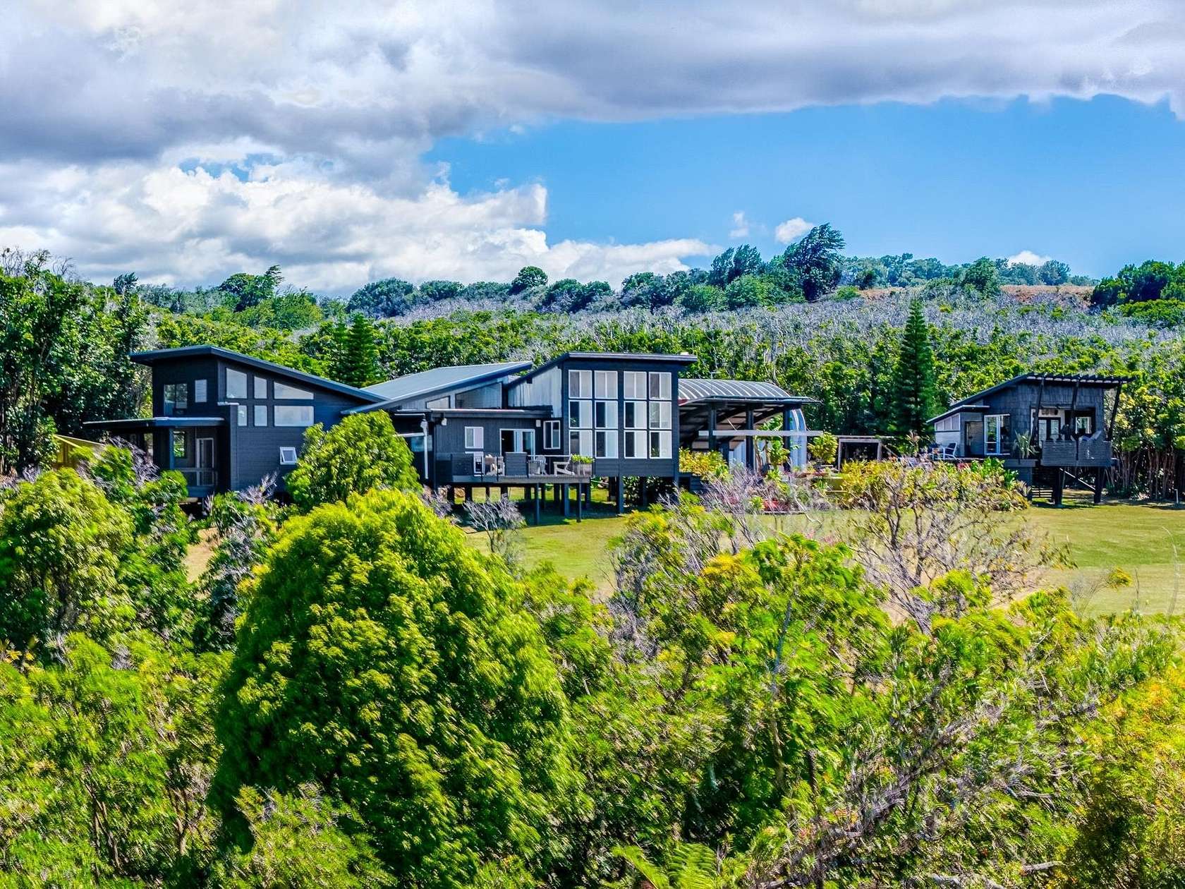 15.7 Acres of Land with Home for Sale in Haʻikū, Hawaii