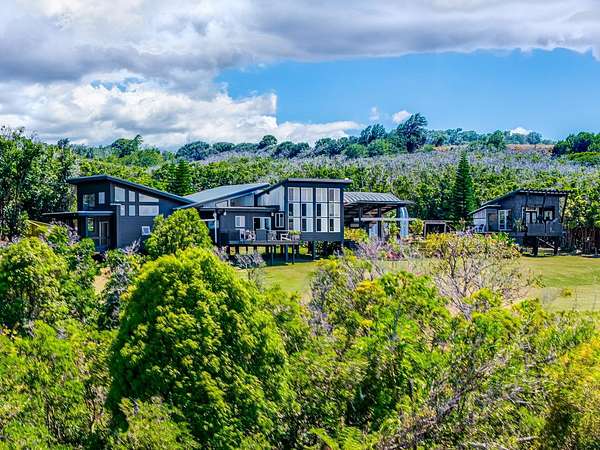 15.7 Acres of Land with Home for Sale in Haʻikū, Hawaii