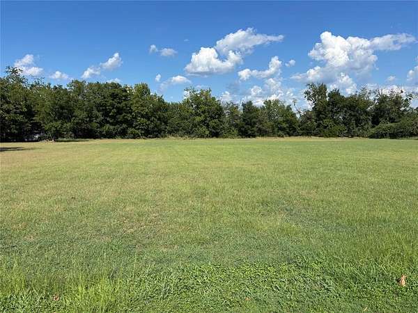 1.38 Acres of Residential Land for Sale in Groesbeck, Texas