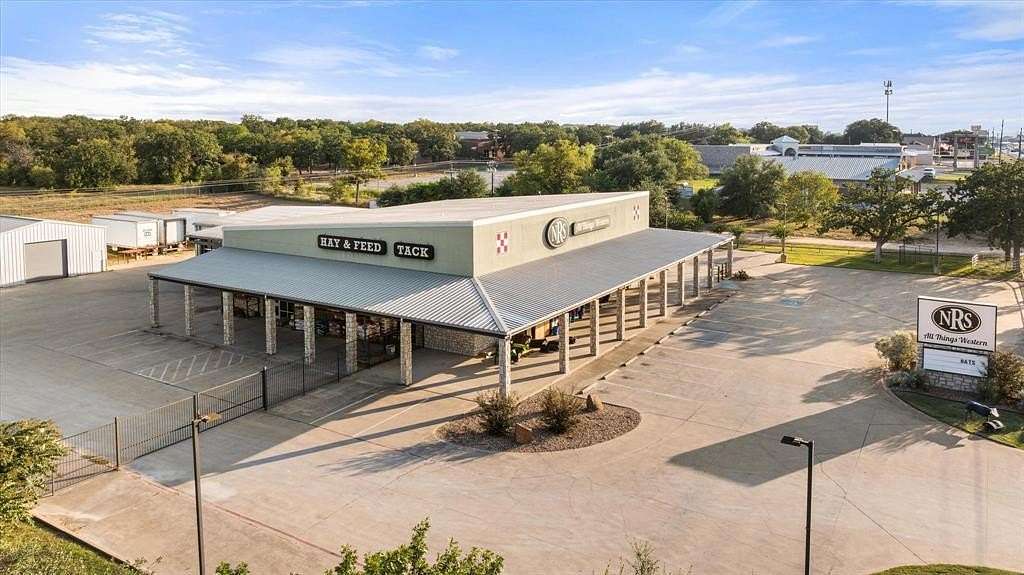 6.21 Acres of Improved Commercial Land for Sale in Granbury, Texas