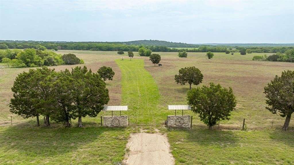 106 Acres of Land for Sale in Hamilton, Texas