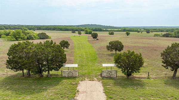 106 Acres of Land for Sale in Hamilton, Texas