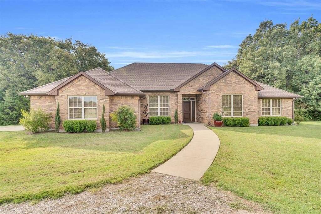 5 Acres of Residential Land with Home for Sale in Scurry, Texas