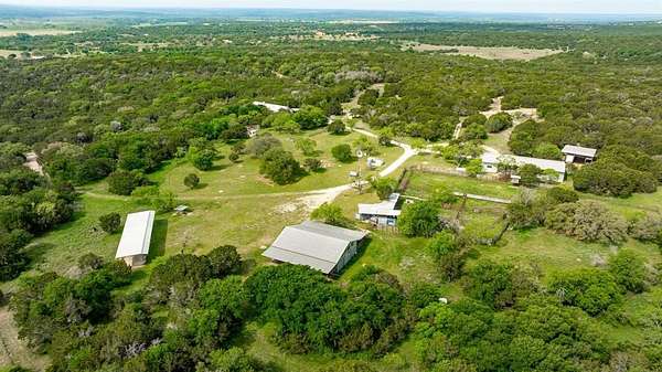 400 Acres of Land with Home for Sale in Hamilton, Texas