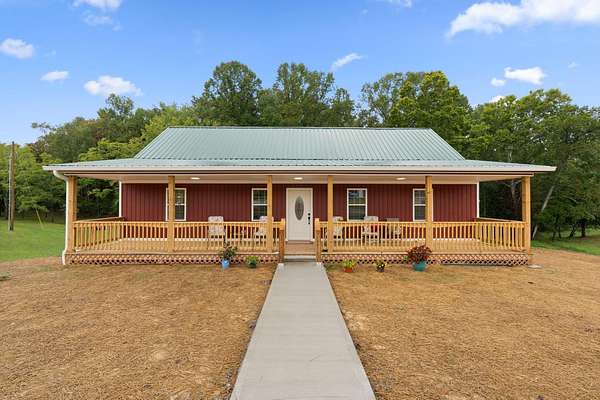 5 Acres of Residential Land with Home for Sale in Irvine, Kentucky