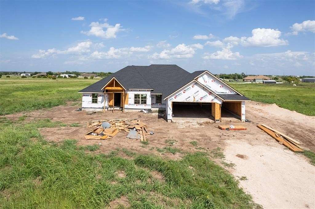 1.5 Acres of Residential Land with Home for Sale in Cashion, Oklahoma