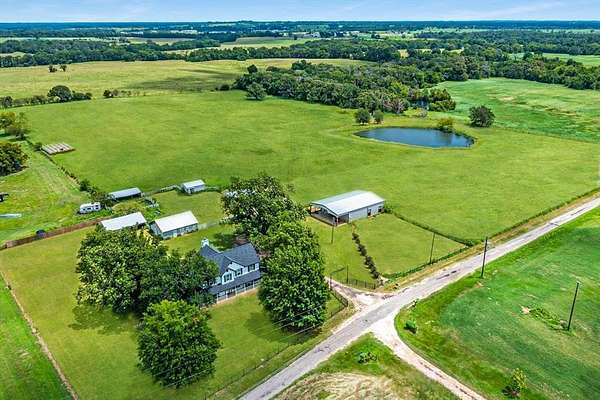 7 Acres of Land with Home for Sale in Canton, Texas