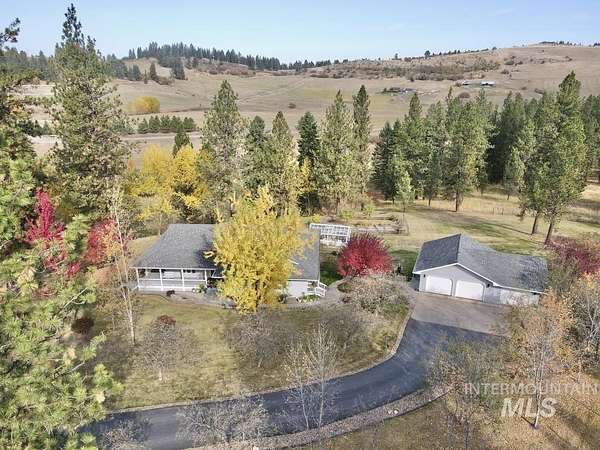 8.48 Acres of Residential Land with Home for Sale in Grangeville, Idaho