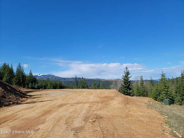 10.8 Acres of Land for Sale in Pinehurst, Idaho